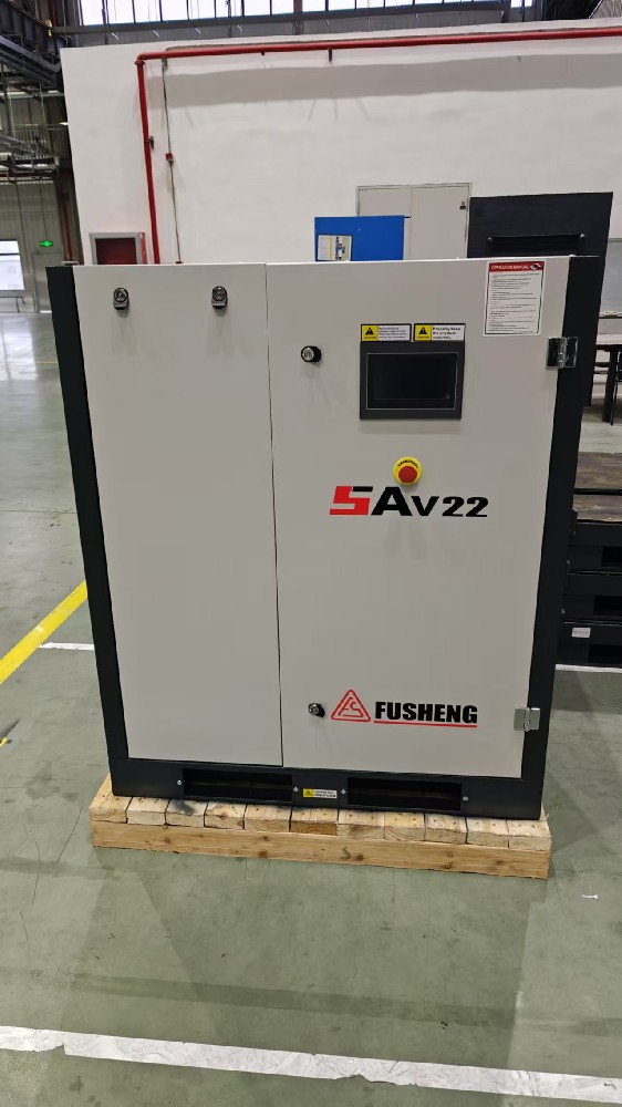 复盛微油螺杆空压机15-37KW工频空压机全面升级为变频机型，符合2019年新能效标准1级能效。